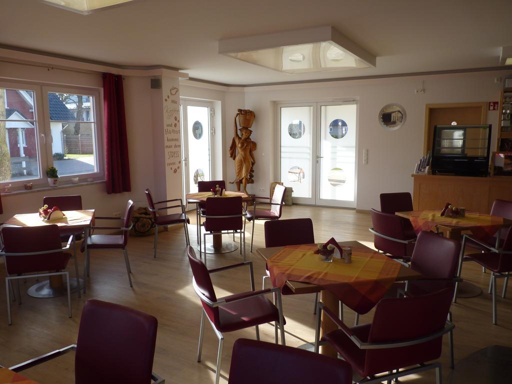 Cafe und Pension Blohm Greifswald Exterior foto