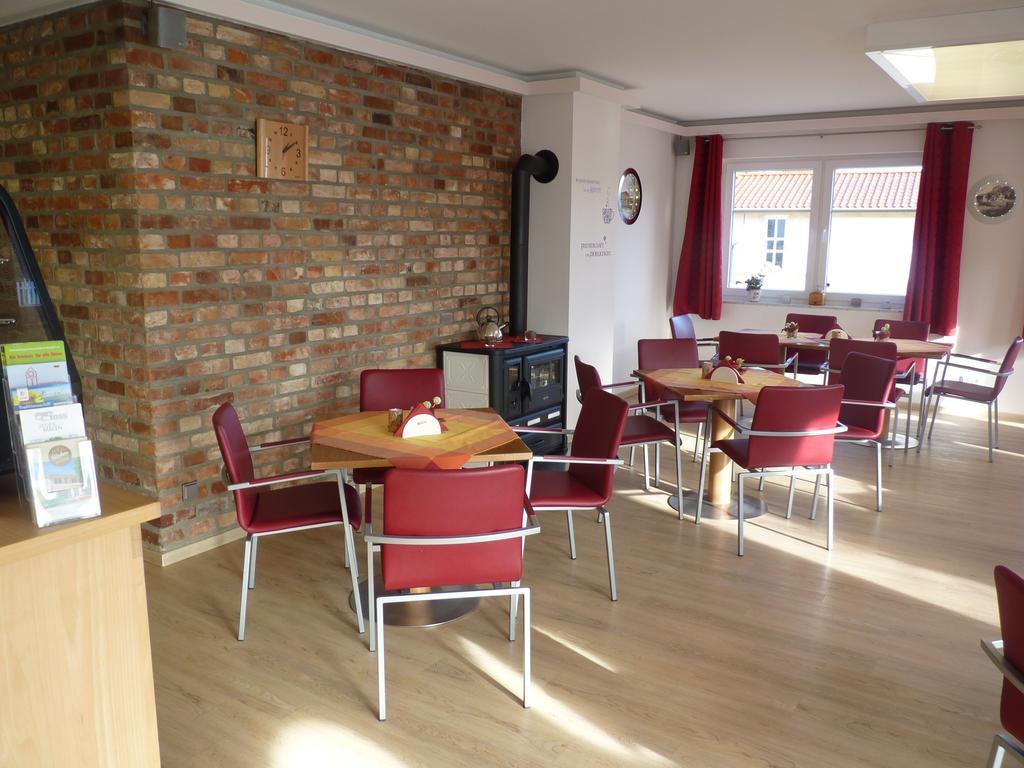 Cafe und Pension Blohm Greifswald Exterior foto