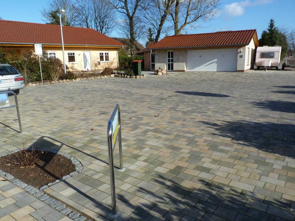 Cafe und Pension Blohm Greifswald Exterior foto