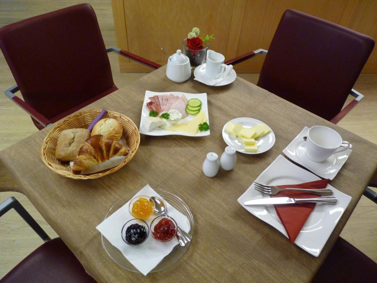 Cafe und Pension Blohm Greifswald Exterior foto