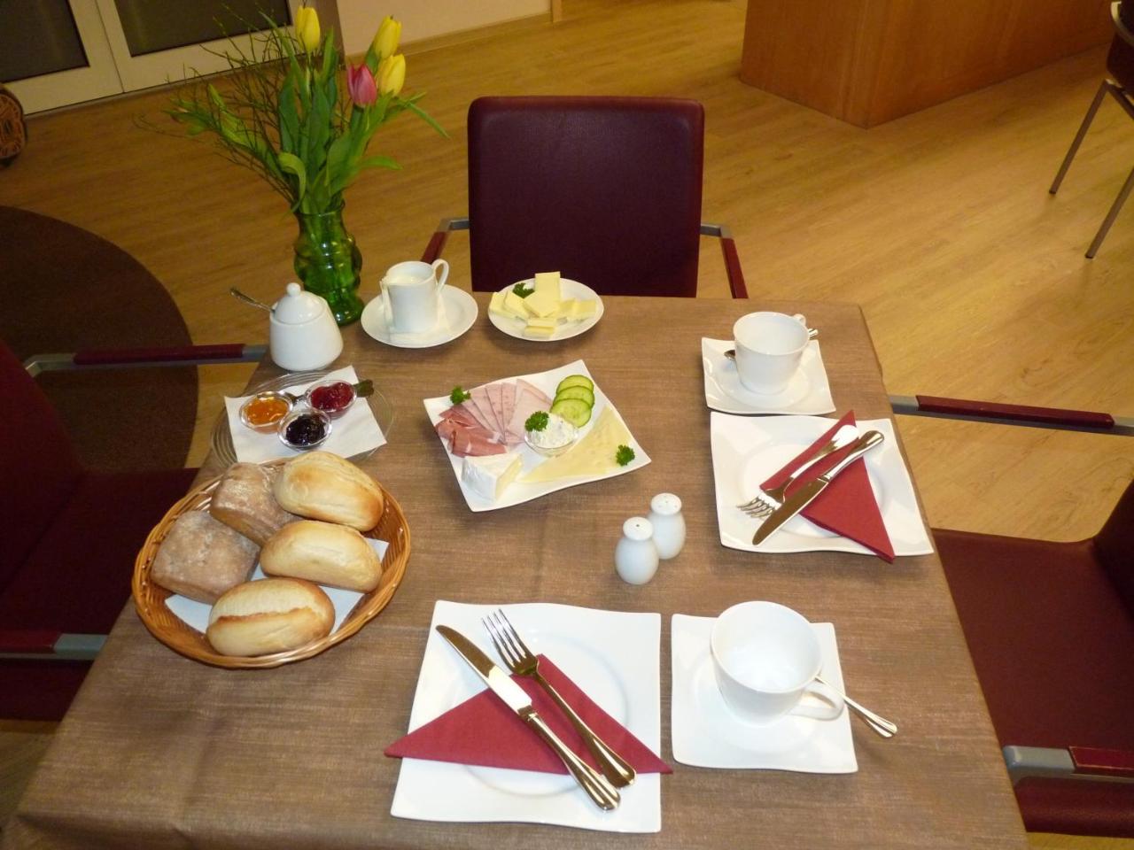 Cafe und Pension Blohm Greifswald Exterior foto